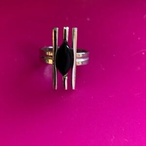 Elegant Silver and Black Women's Ring. Size 7 1/2